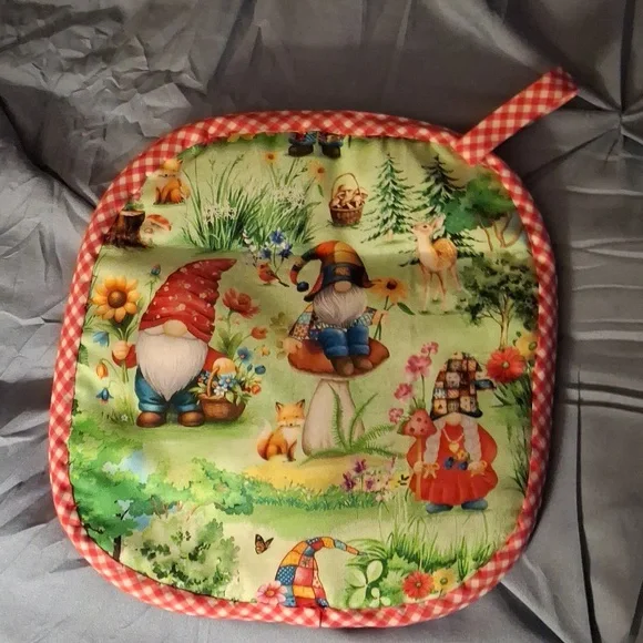 Gnome Print Pot Holders with Red Accents - Picture 4 of 6